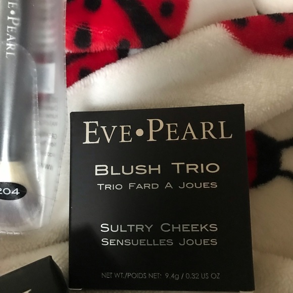 Eve Pearl Makeup Set Foundation, Concealer, Blush Trio, Lipstick & Brushes Deep - Picture 9 of 12